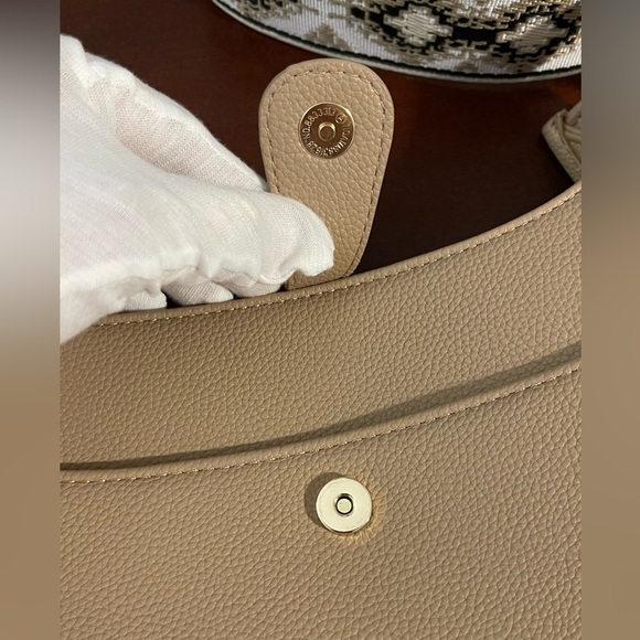 Ahdorned NY Vegan Leather Messenger Bag - New with Tag - Picture 12 of 16